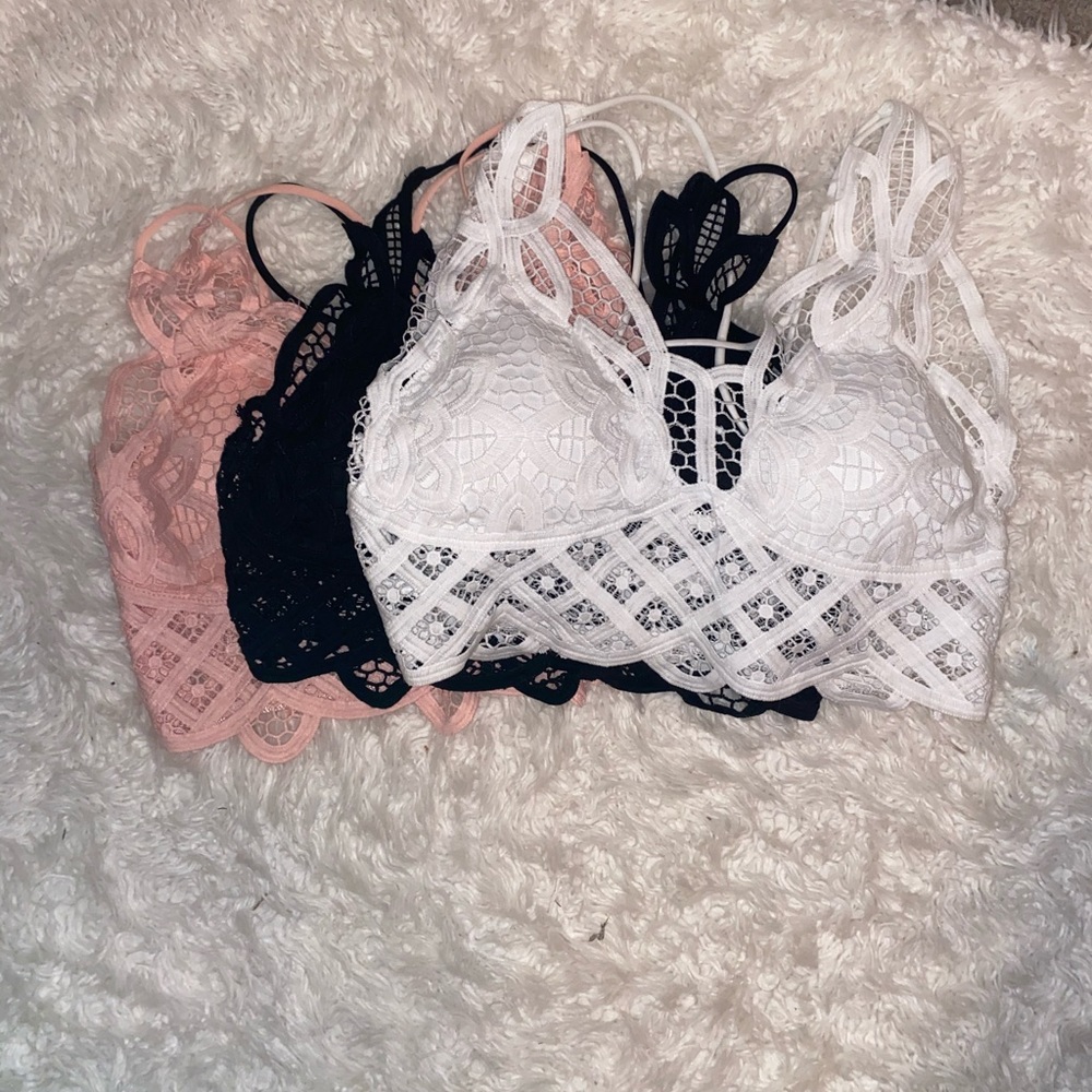 Super cute bralette set of 3!